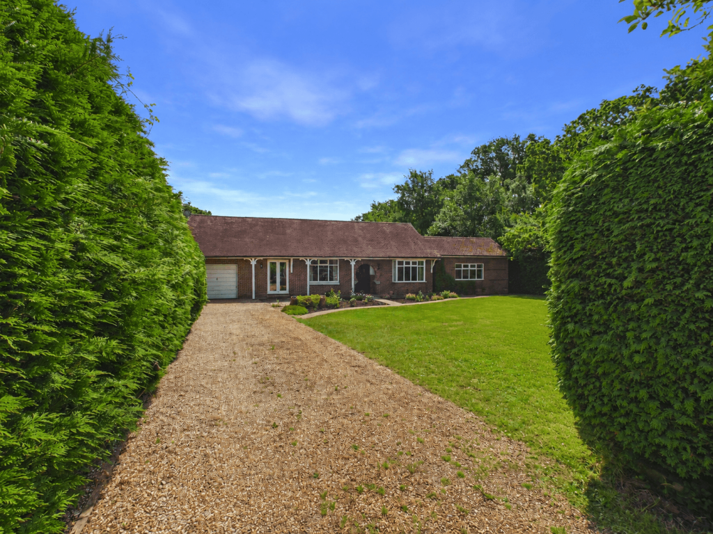 Main image of property: Southampton Road, Park Gate, SO31 6AH
