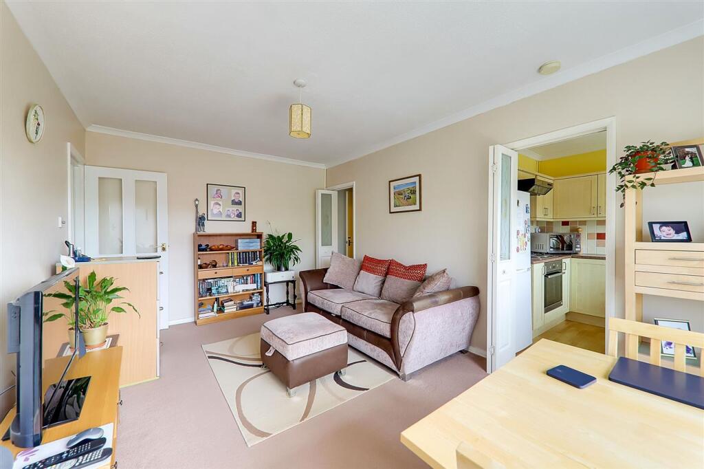 Apartment in Brighton - View 4