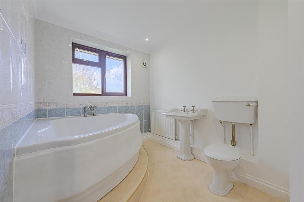 Additional image 21 of 75 Falcon, Wilnecote, B77