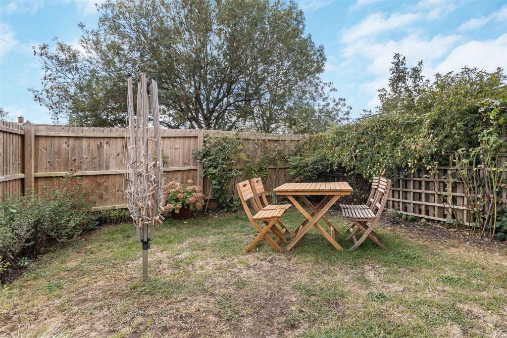 Apartment in Cambridge, Chesterton - View 3