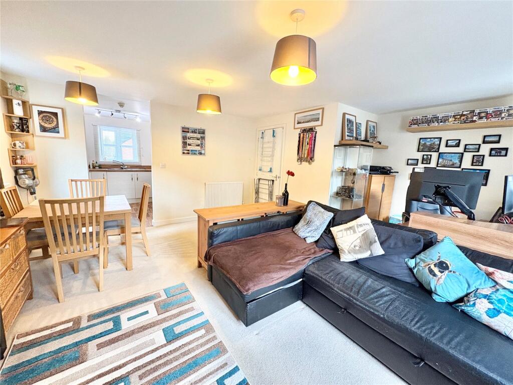 Wellington Avenue, Meon Vale, Stratford-upon-Avon, Warwickshire, CV37 photo 3