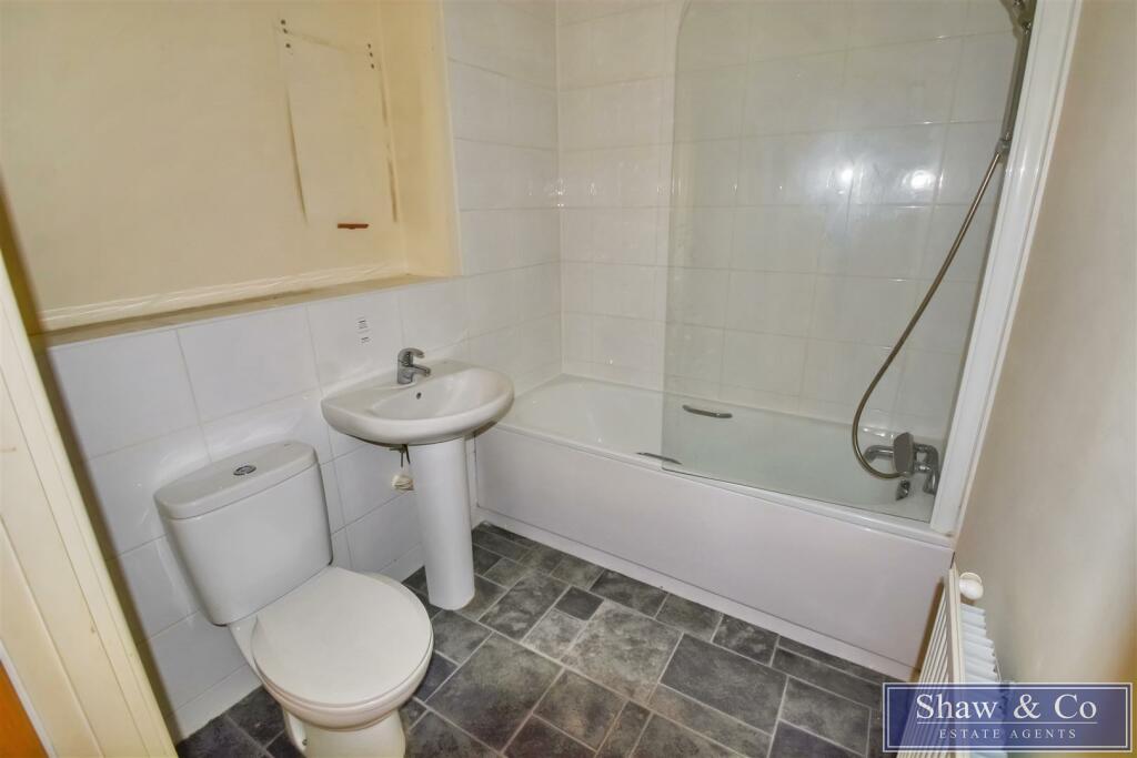 Academy Place, Isleworth photo 3