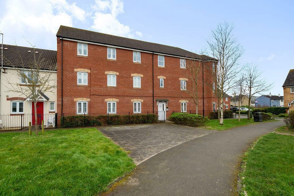2-bed flat on 97 Horsham Road, Swindon, Wiltshire, SN3 2FN, £130,000