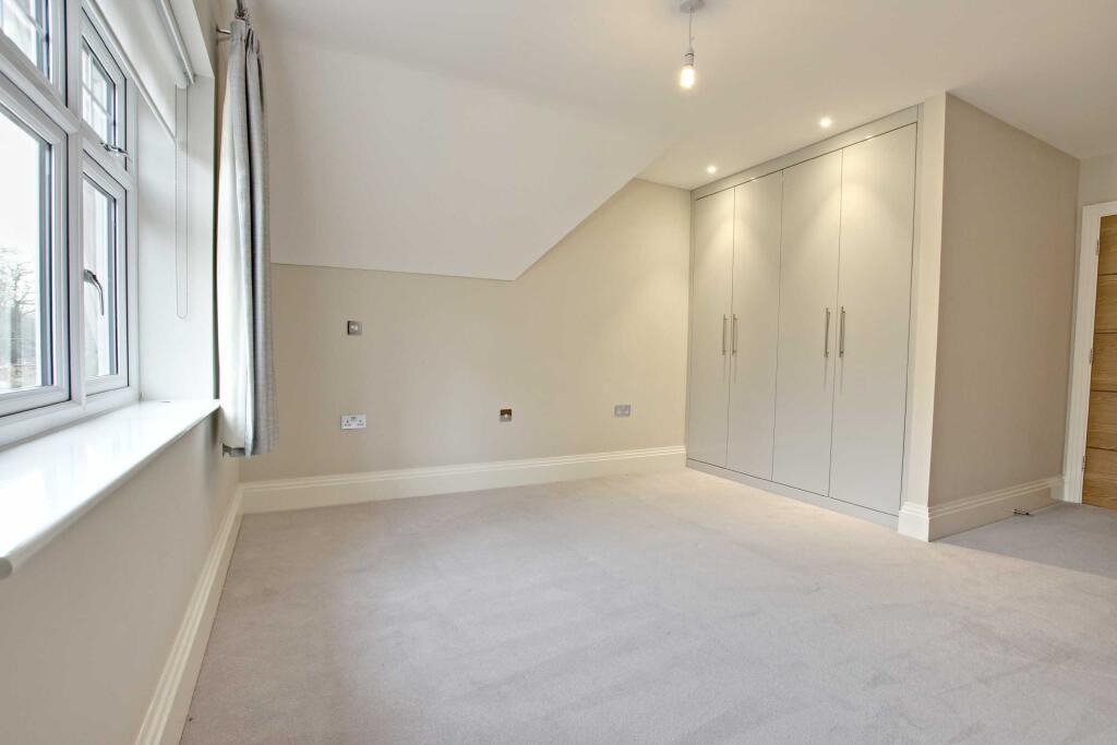 Coombehurst Close, Barnet, EN4 photo 4