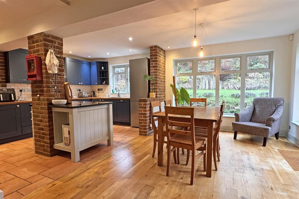 Busbridge - Godalming photo 4