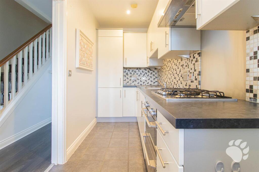Montgomery Drive, Basildon, SS14 photo 3