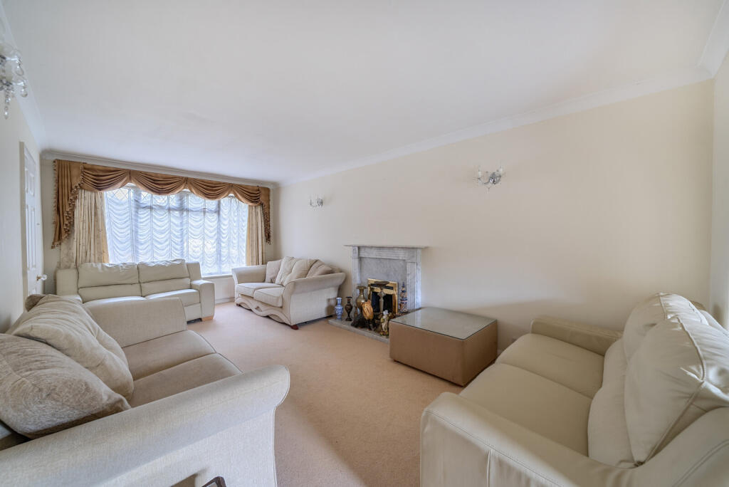 House in Spelthorne, Upper Halliford - View 4