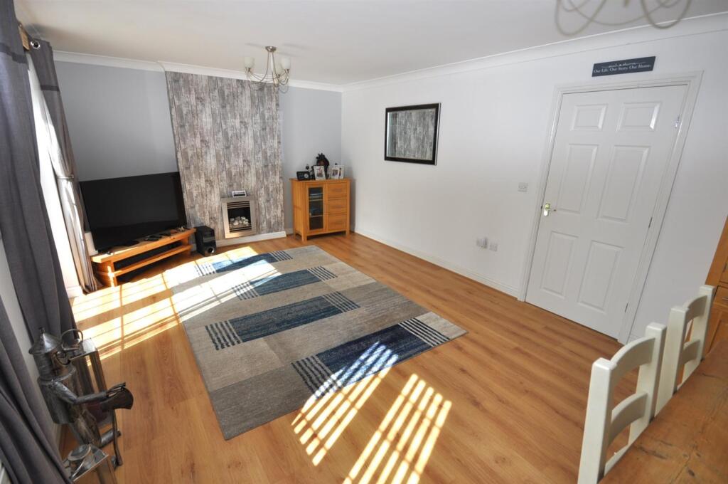 House in Doncaster, Thorne - View 3