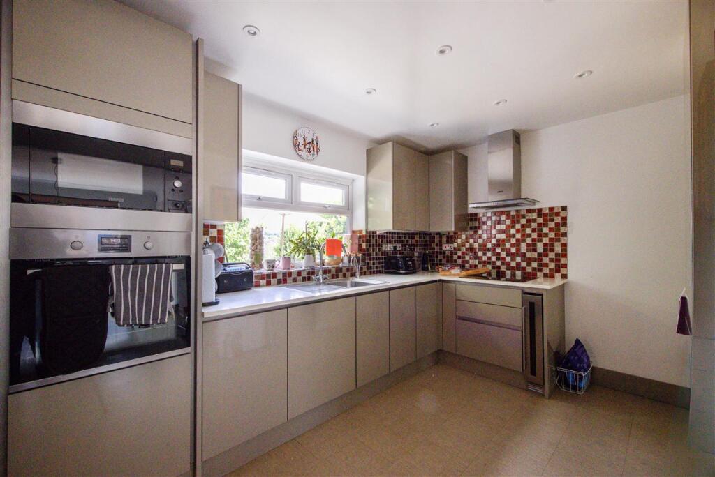 House in London - View 5