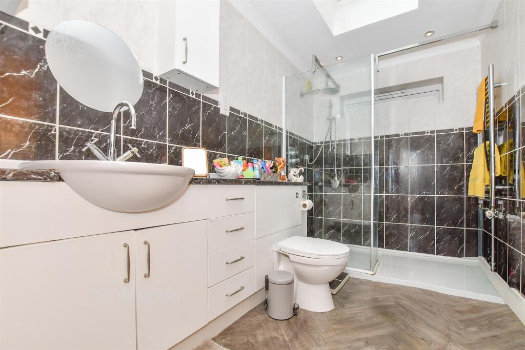 House in Tonbridge and Malling, East Malling and Larkfield - More