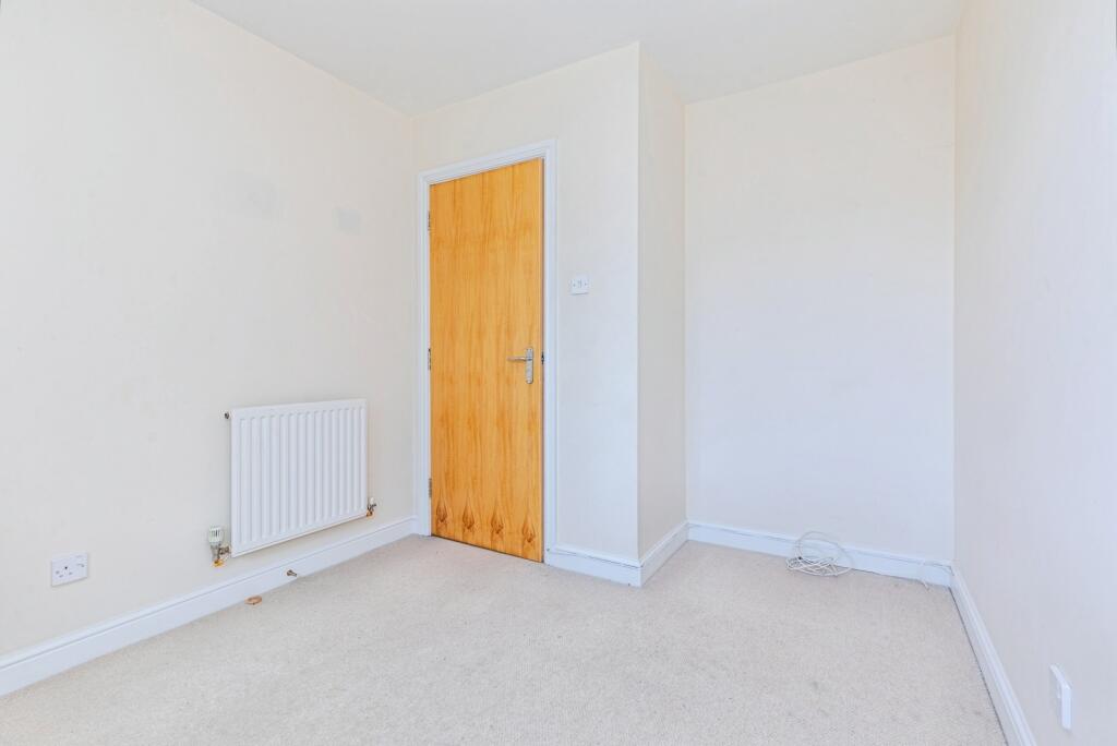 Apartment in Rochester, Kent - View 4