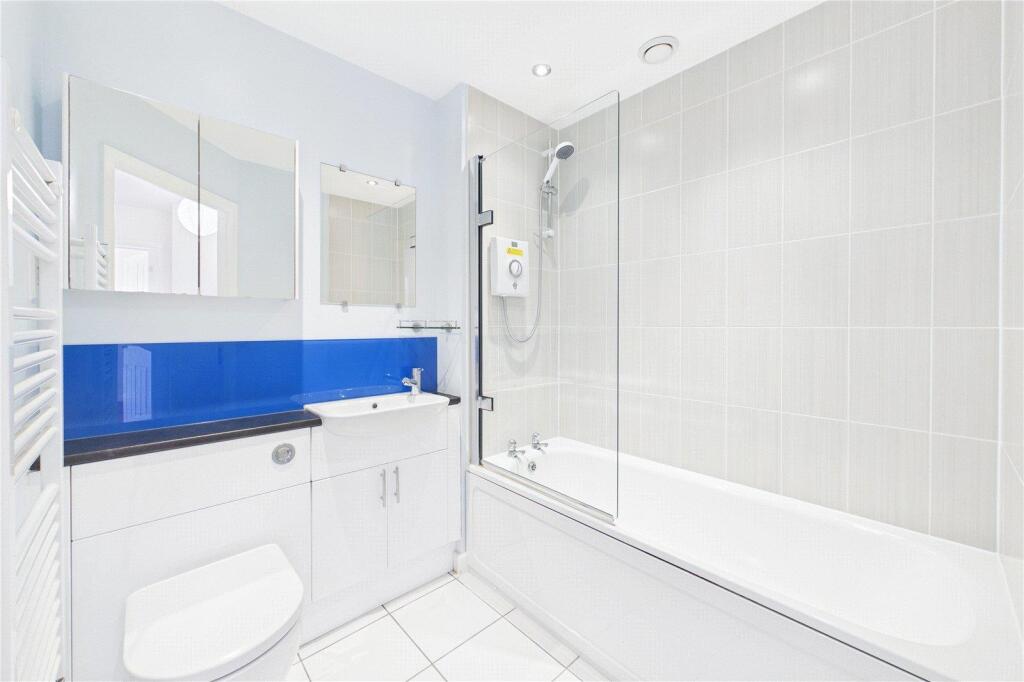 Apartment in Redhill - View 3
