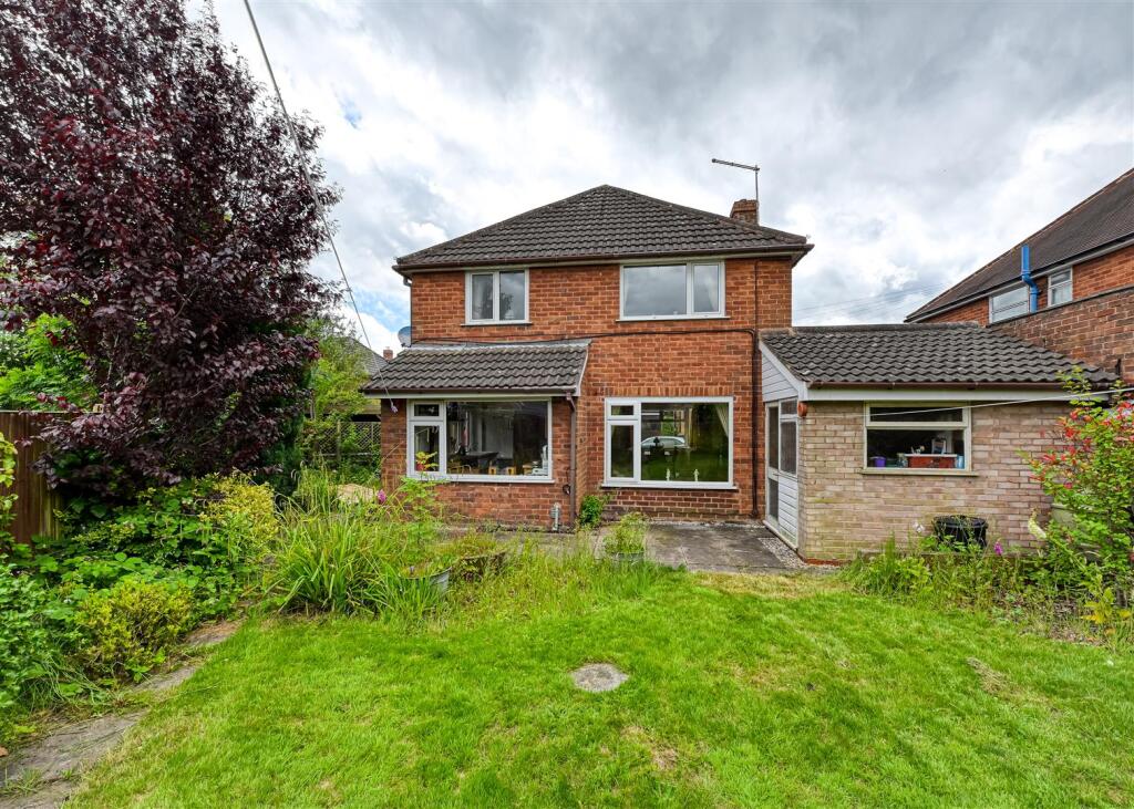 36 Heath Farm Road, Codsall, Wolverhampton, WV8 1HT photo 2