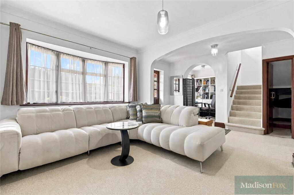 House in Epping Forest, Chigwell - View 4