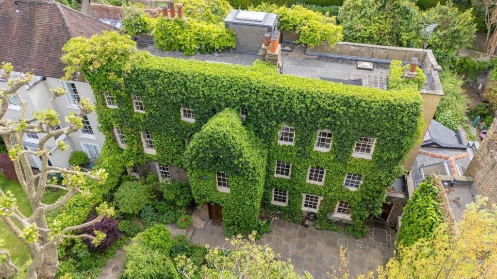Main image of property: Frognal, London