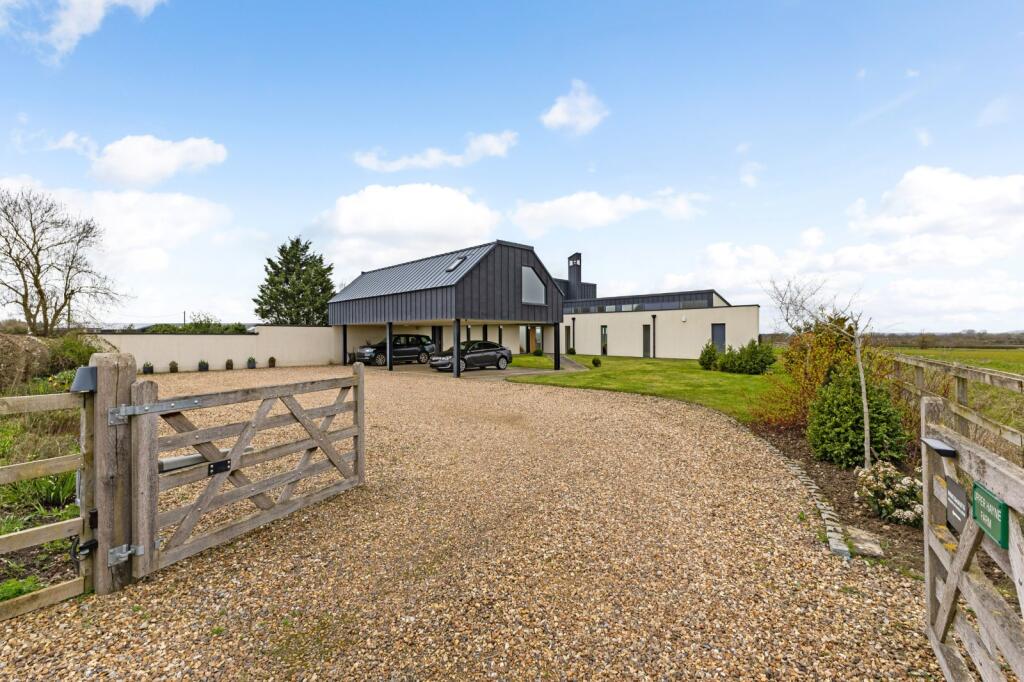 Main image of property: Crendon Road, Shabbington, Aylesbury, Buckinghamshire