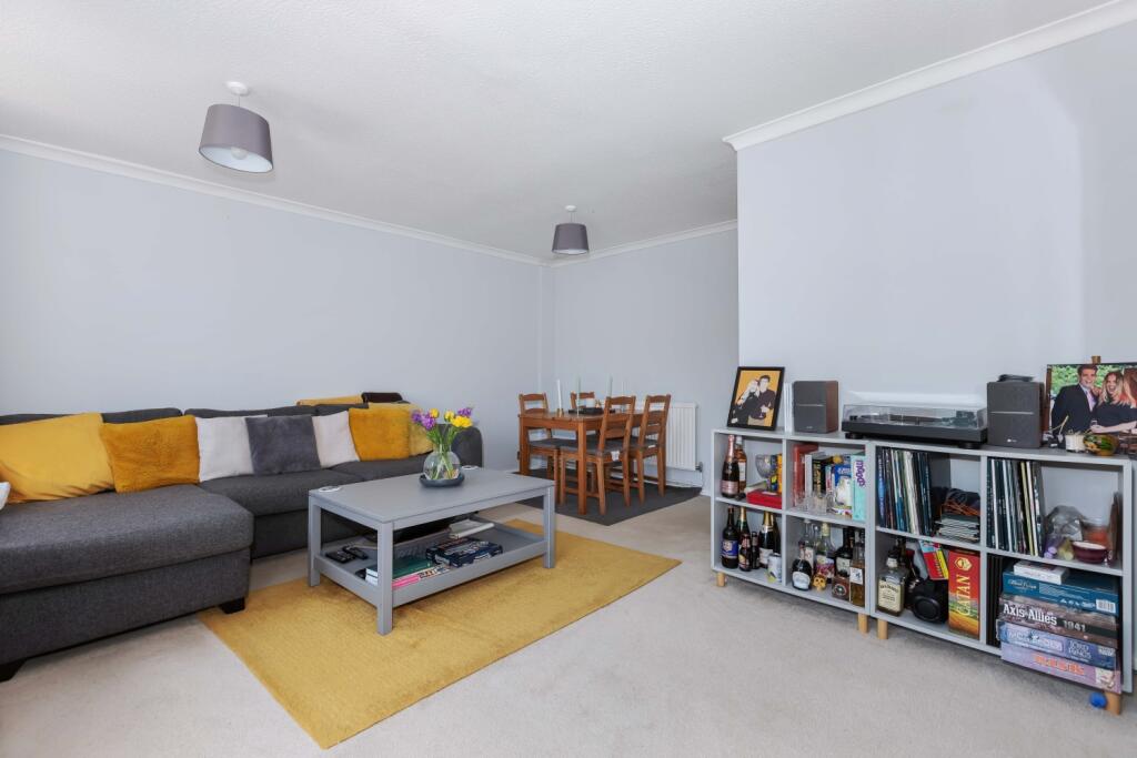 House in Worthing, Goring-by-Sea - More