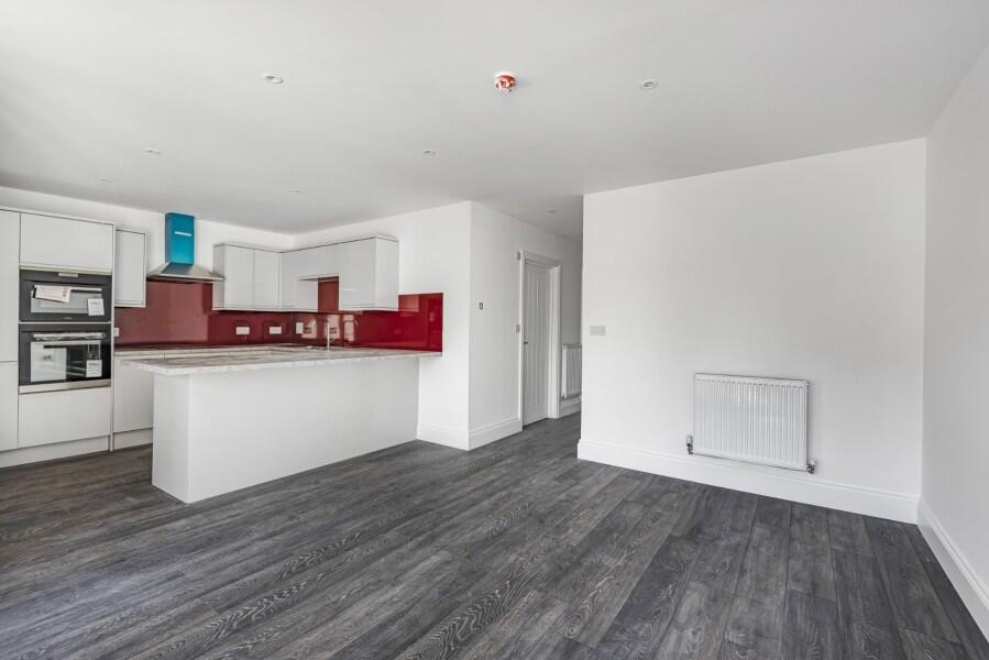 Apartment in Kingston upon Thames - View 2