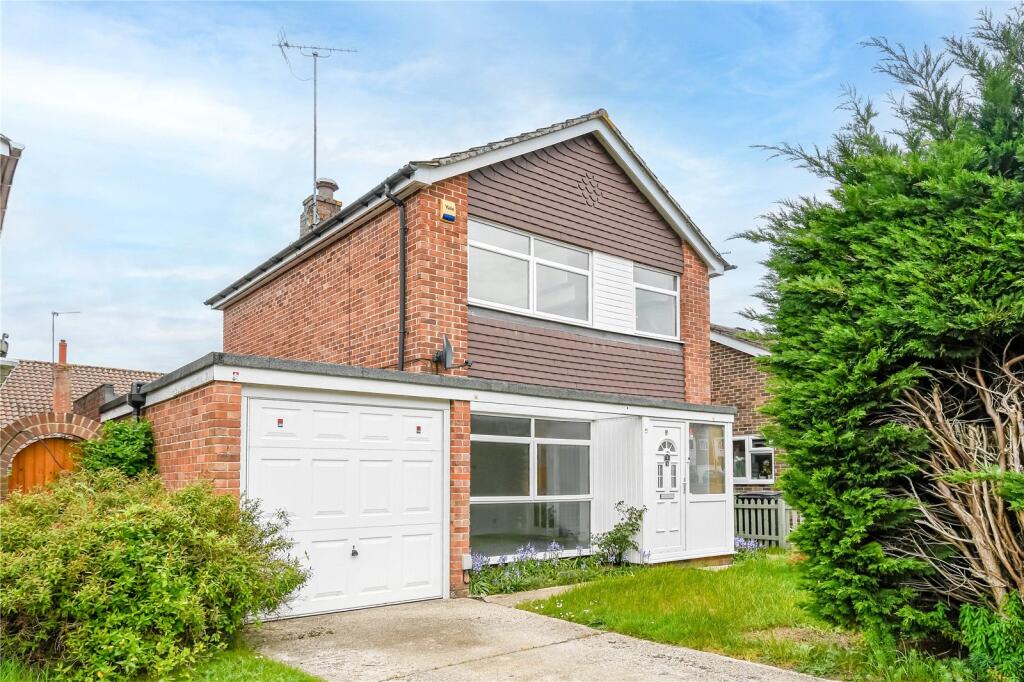 3-bed detached on Penn Road, Speen, Newbury, RG14, £450,000