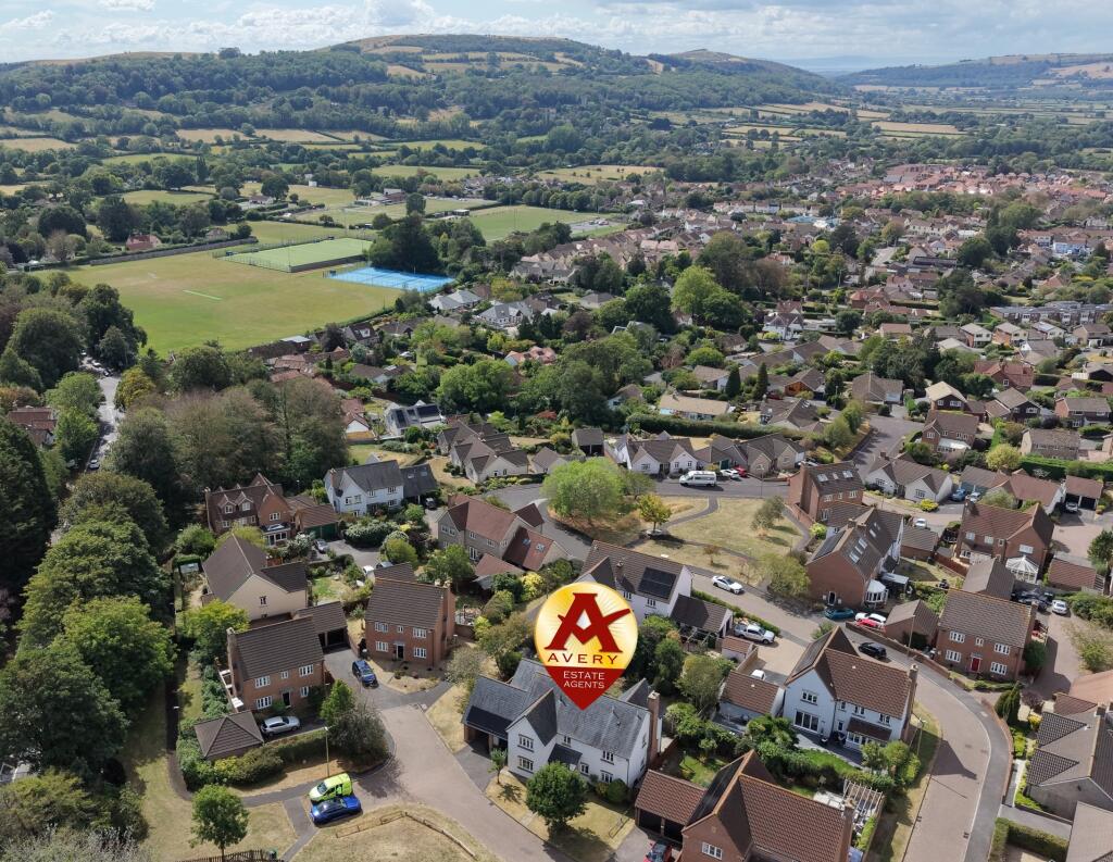 House in Winscombe, Sidcot - More