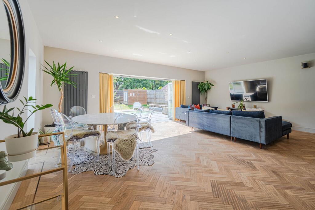 House in Holdenhurst, Iford, Jumpers Corner - View 3