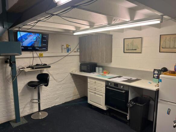 2A Tomo - Kitchenette.jpg