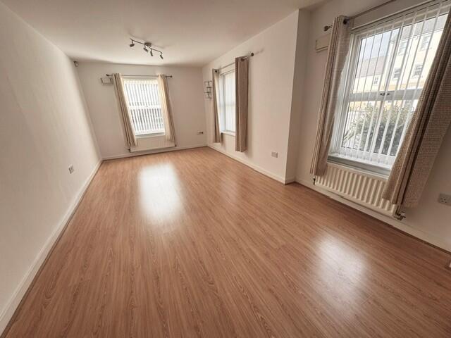 Apartment in Milton Keynes - View 3