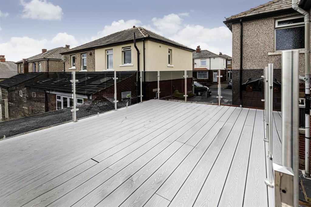 House in Huddersfield - View 4