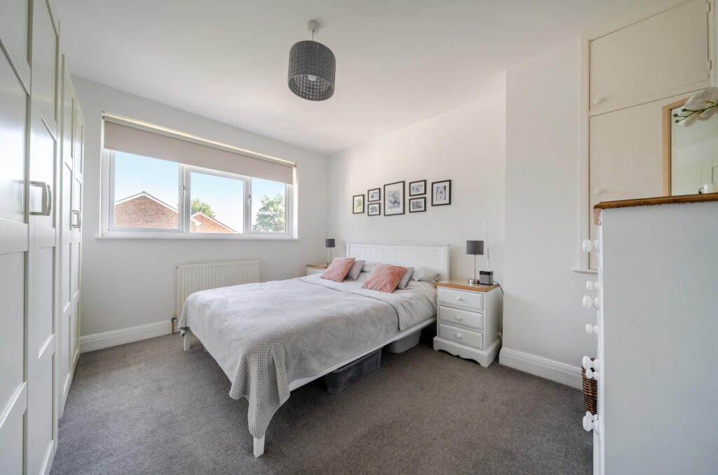 House in Bromley - More
