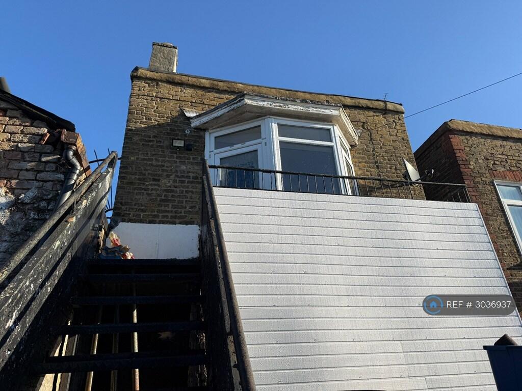 Apartment in Southend-on-Sea, Leigh-on-Sea - More