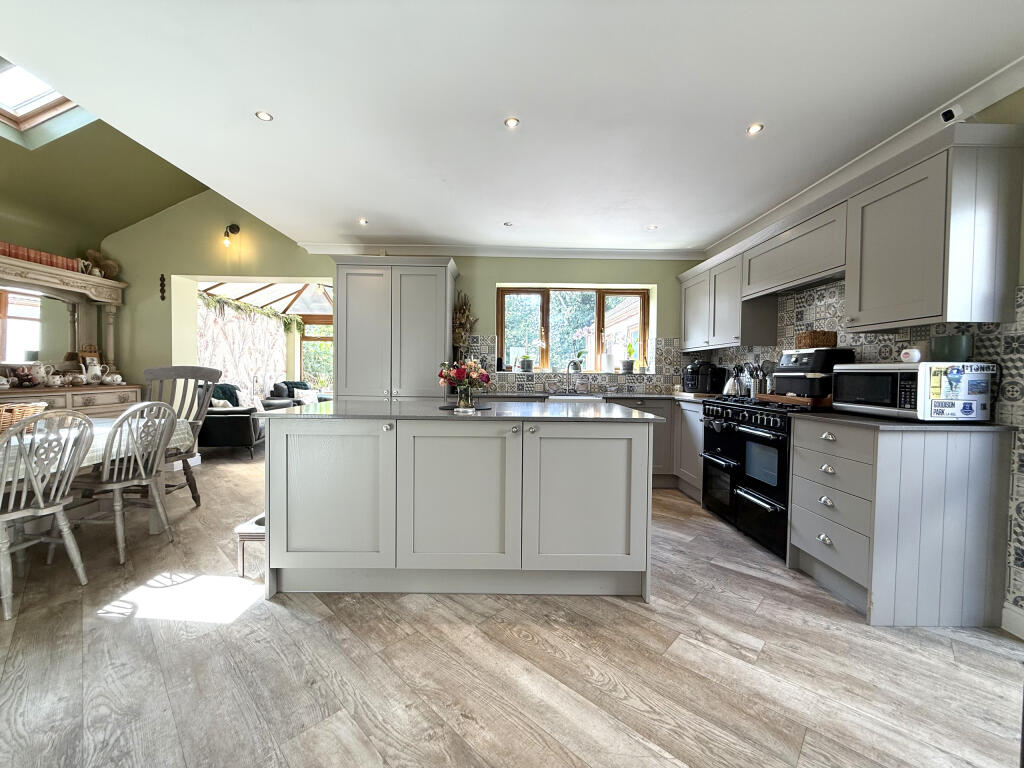 Gower Road, Cwmbach, Aberdare, Rhondda Cynon Taf - View 6