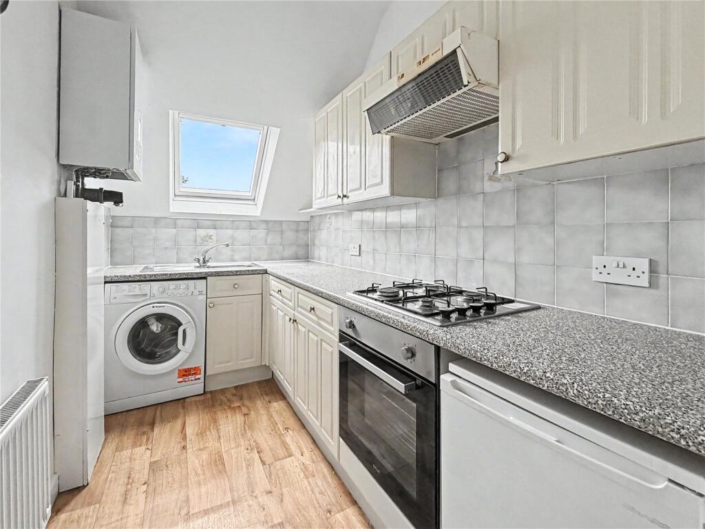 Apartment in Bournemouth, Boscombe - View 4