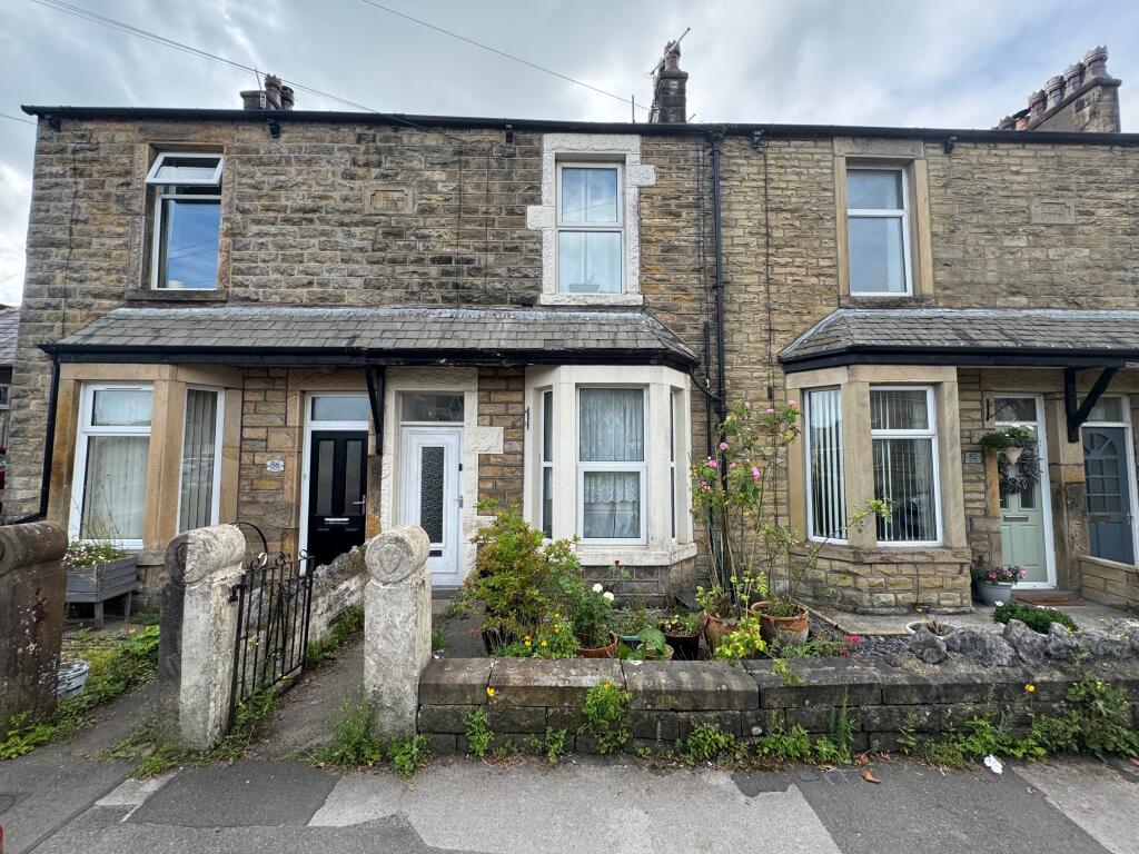 2-bed flat on High Road, Halton, LA2, £160,000