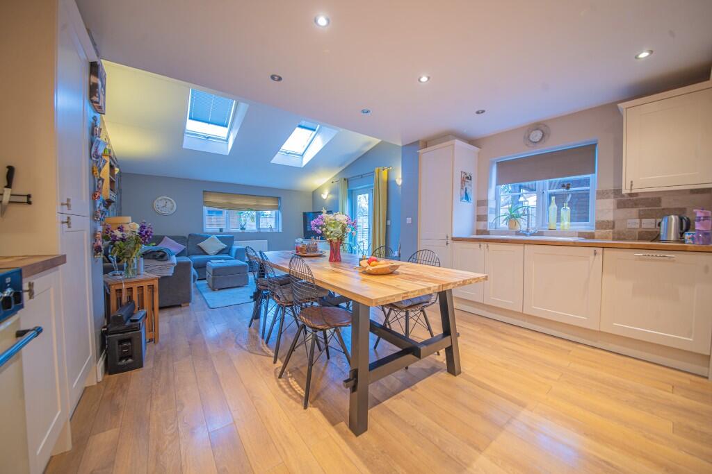 Ash Close, Colden Common, SO21 photo 4