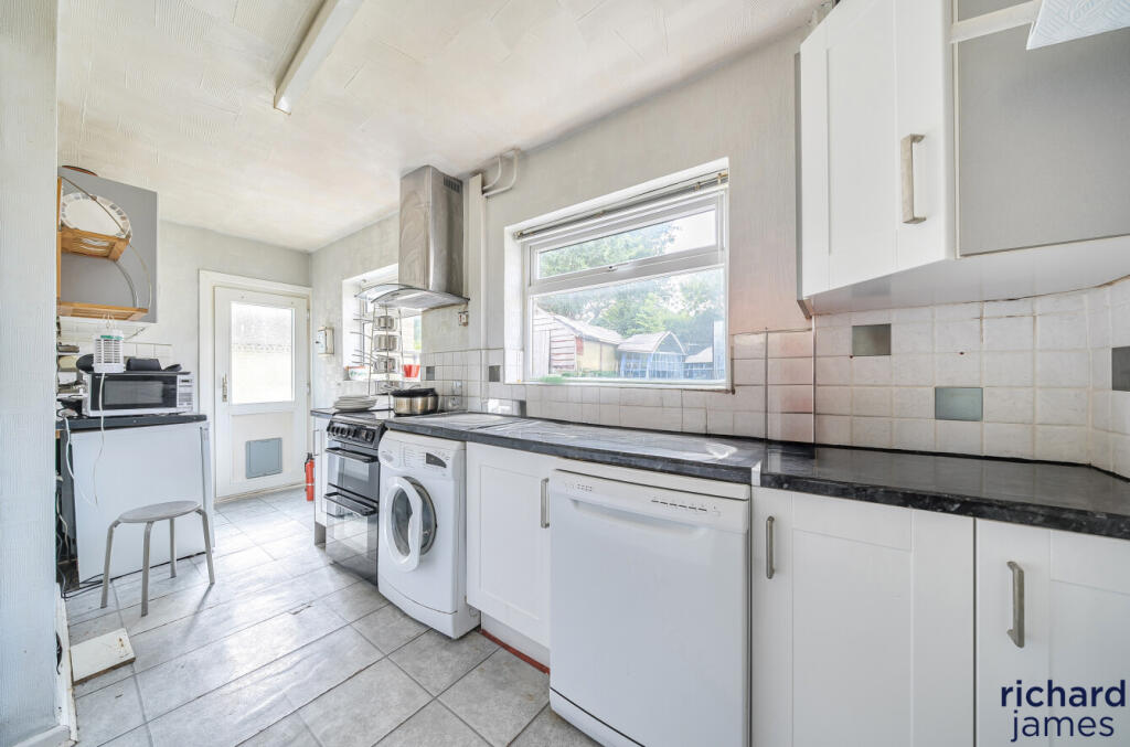 Woodside Avenue, Old Walcot, Swindon, SN3 photo 3