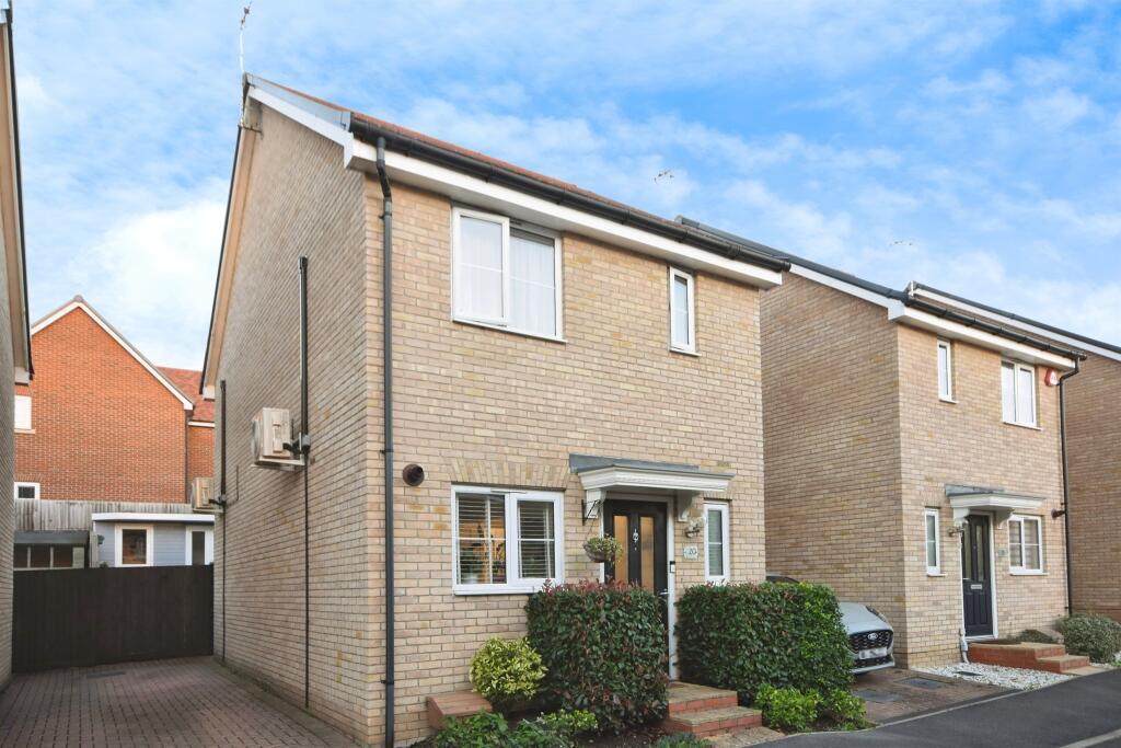2-bed detached on Bamboo Crescent, BRAINTREE, £325,000