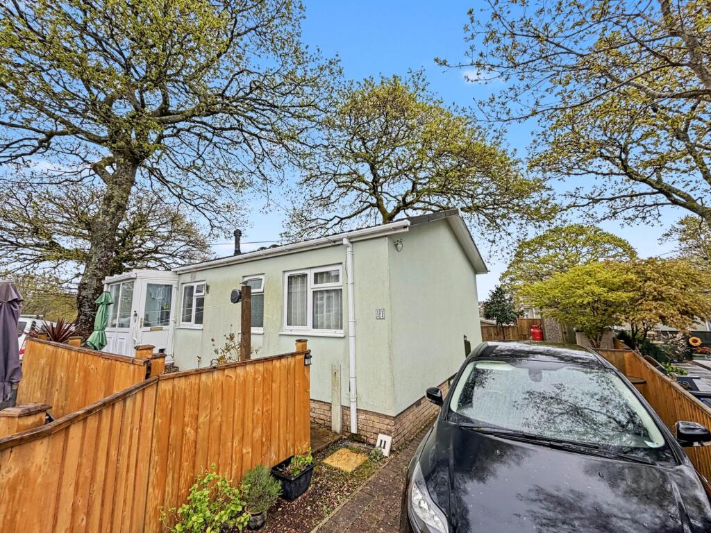 2-bed caravan on Baytree Close, Glenholt, £135,000