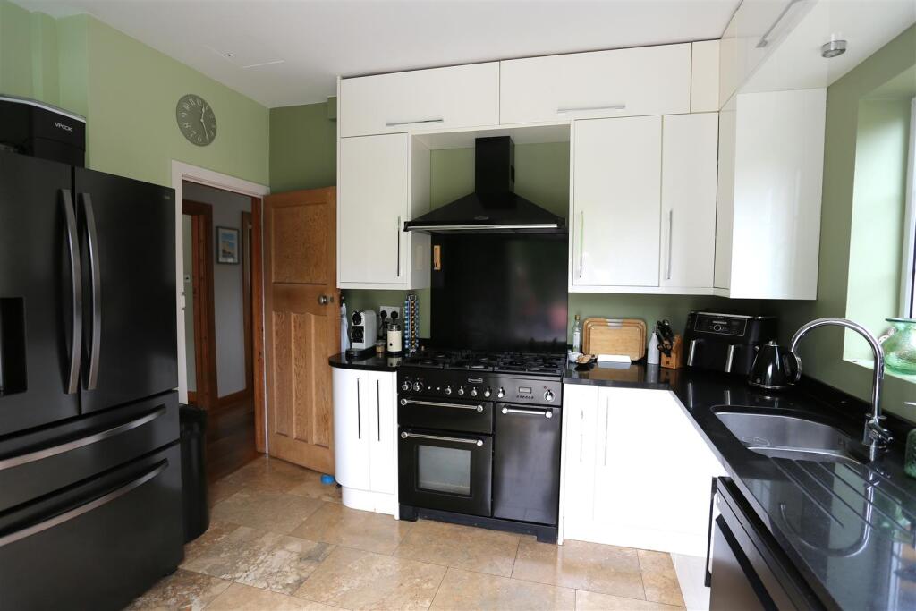 House in Kingston upon Thames - More