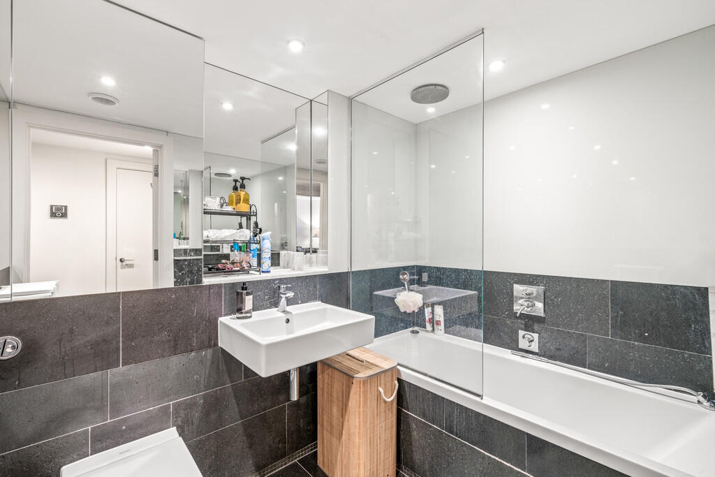 Apartment in London - More