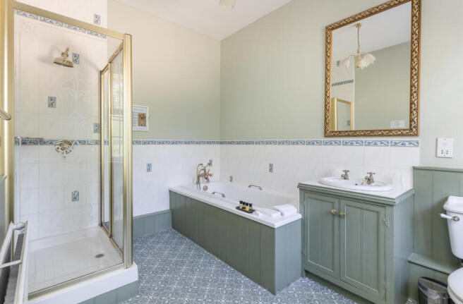 Albert Cottage Hotel, York Avenue, East Cowes, Isle of Wight PO32 6BD