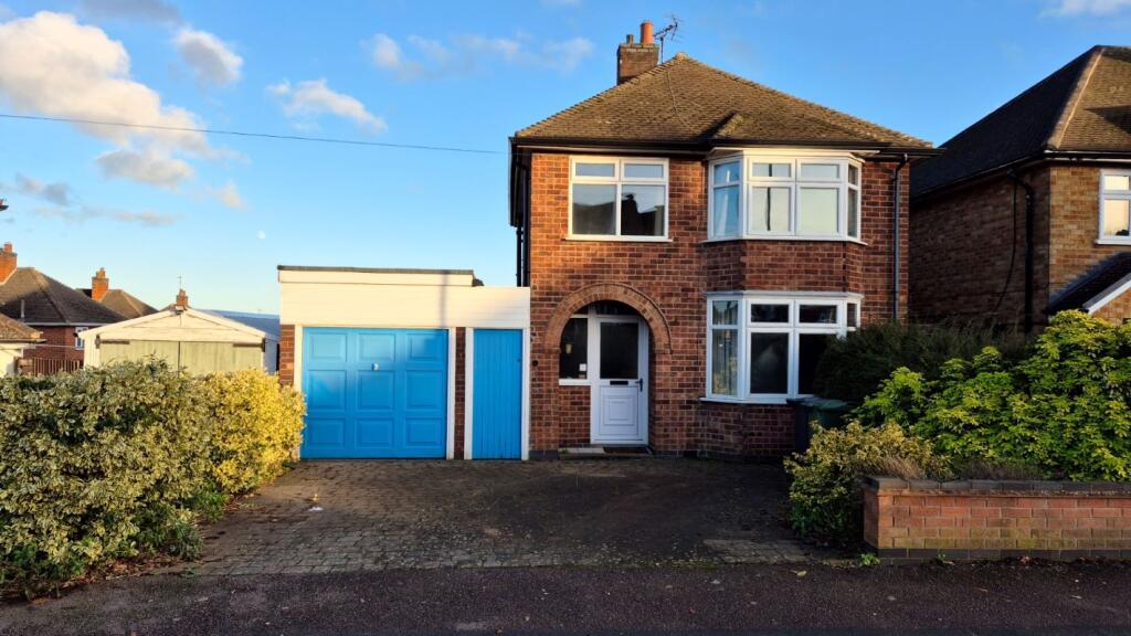 Main image of property: 25 Woodgate Drive, Birstall, Leicester, Leicestershire, LE4 3HT
