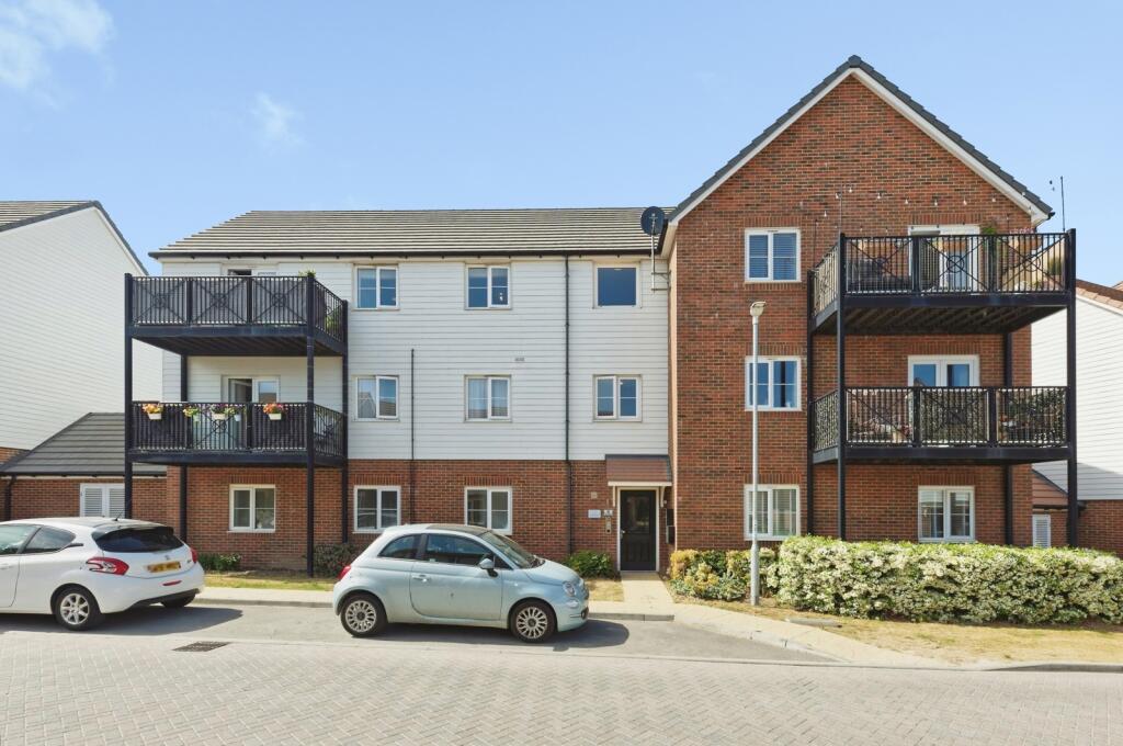 2-bed flat on Pictor Drive, Margate, Kent, CT9, £215,000