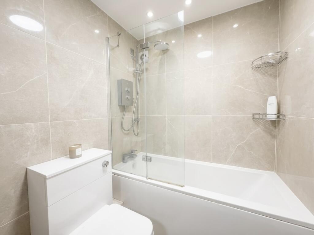 Apartment in Sutton - View 4