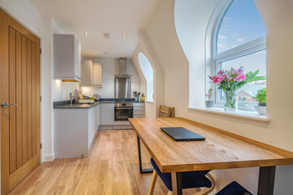 Apartment in Basingstoke and Deane, Basingstoke - More