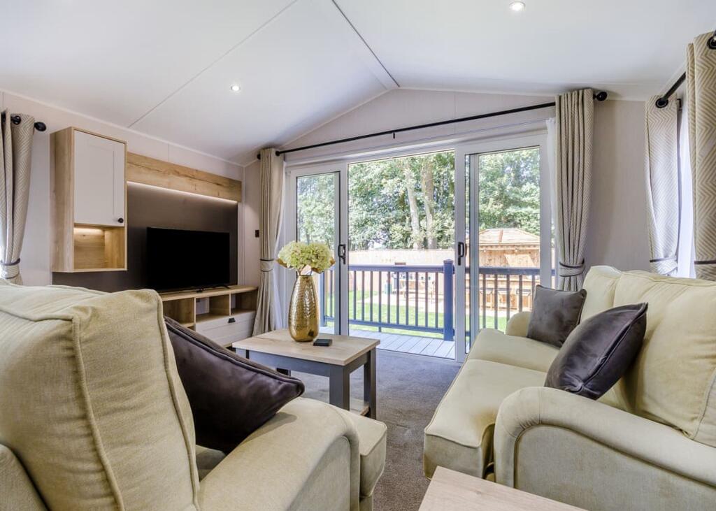 House in Messingham, North Lincolnshire - More