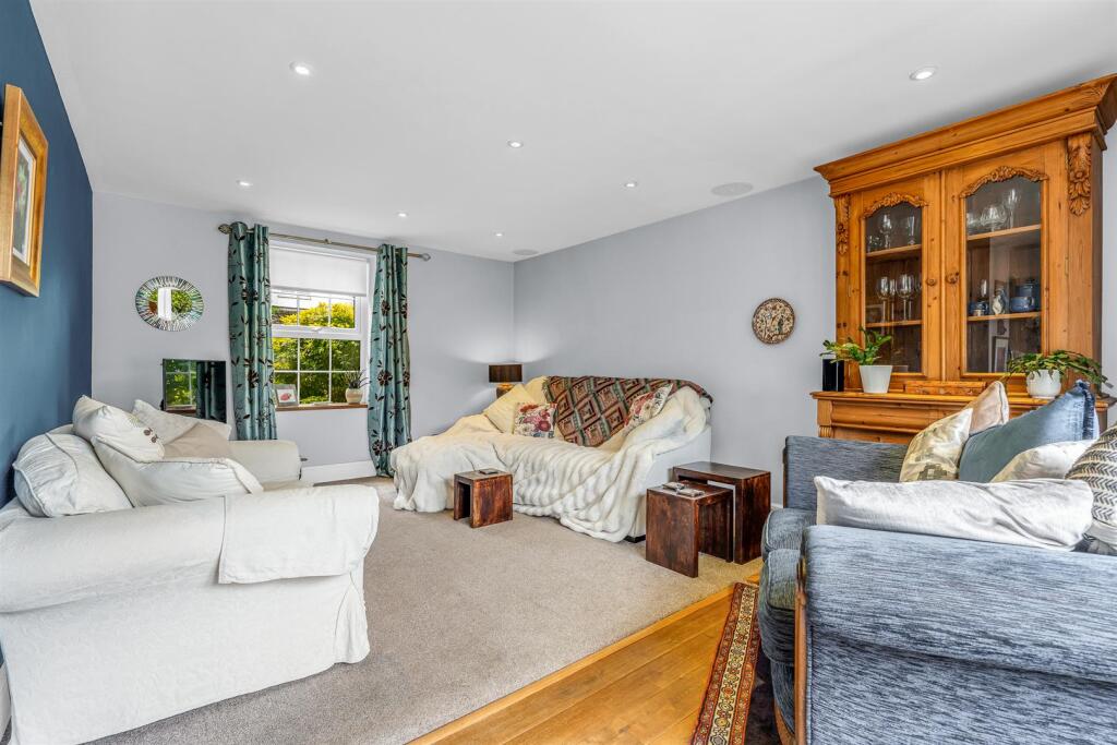House in Knebworth, Painter's Green, Datchworth - View 4