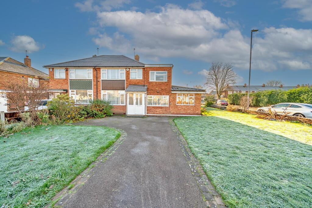4-bed house on Ryders Hayes Lane, Walsall, £300,000