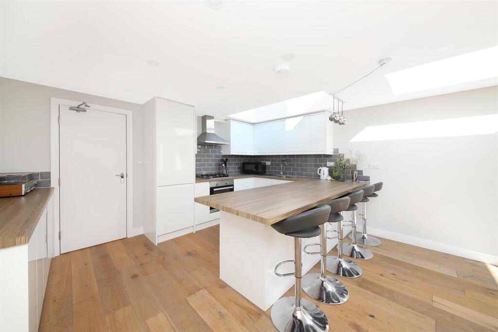House in London - View 5