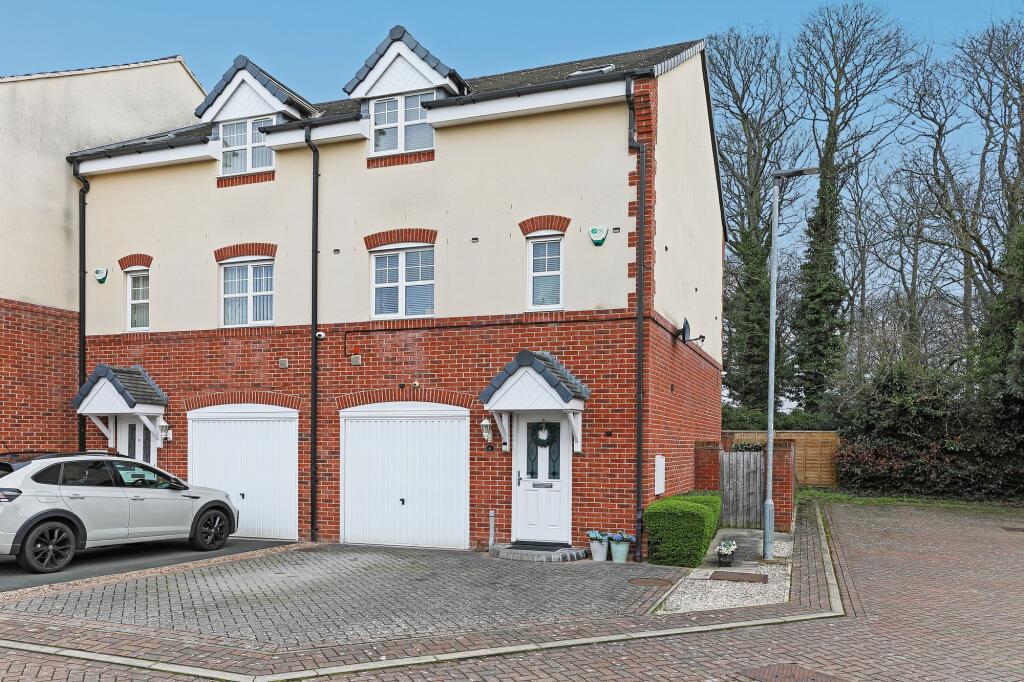 4-bed house on Bishop's Croft, Wakefield, WF2, £325,000