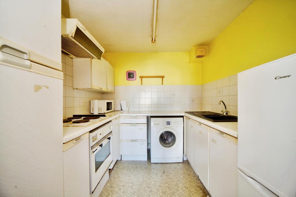 38 Durants Road, Enfield, EN3 photo 4